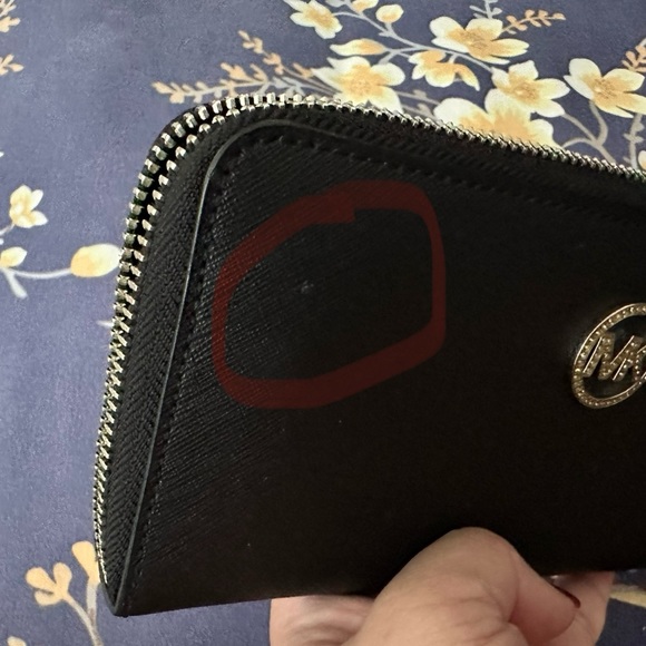 Used Michael Kors Long Wallet - Picture 5 of 6